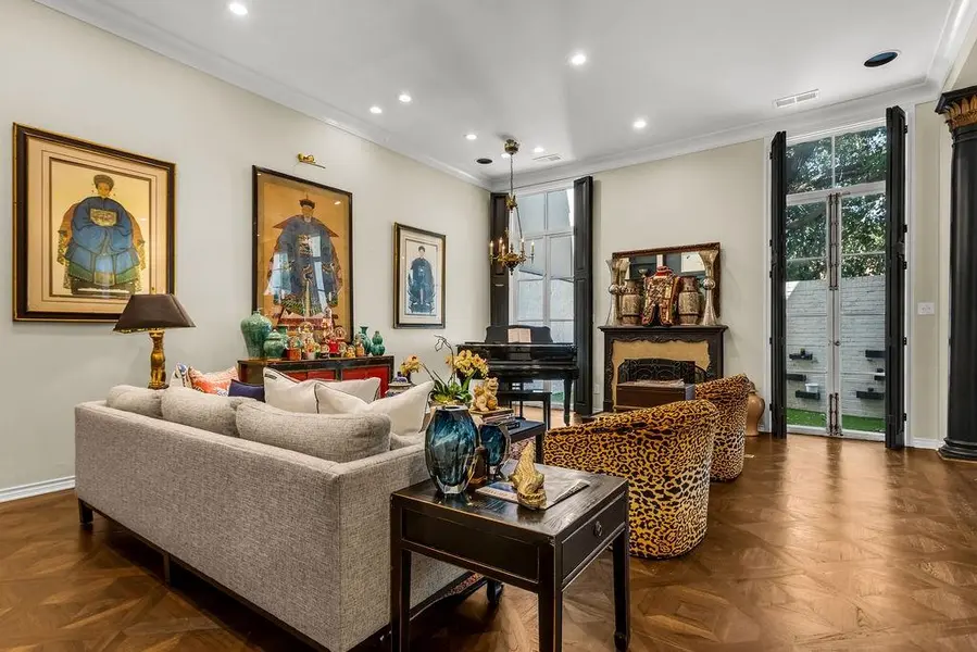 3802 S Versailles Avenue, Dallas, TX 75209