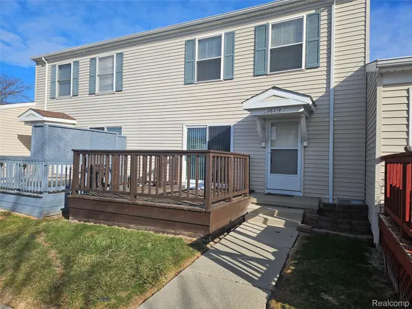 28219 Raleigh Crescent DR, Chesterfield Township, MI 48051