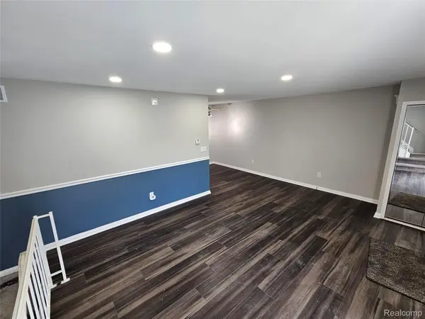 28219 Raleigh Crescent DR, Chesterfield Township, MI 48051