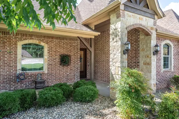 6506 Colonial Drive, Granbury, TX 76049