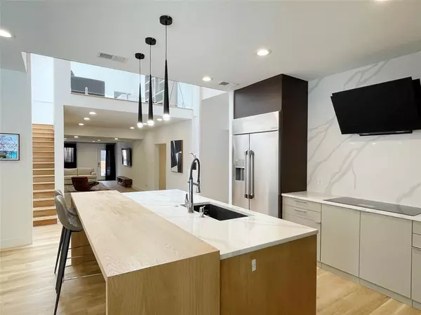 Dallas, TX 75240,6802 Bert Lane