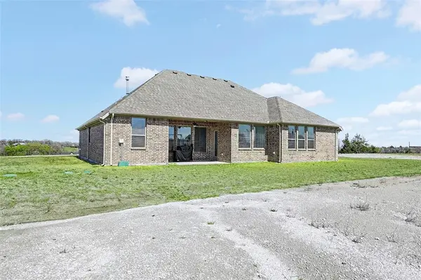 209 Basalt Lane, Reno, TX 76020