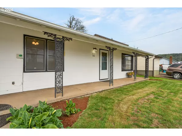 Roseburg, OR 97470,262 NW CECIL AVE