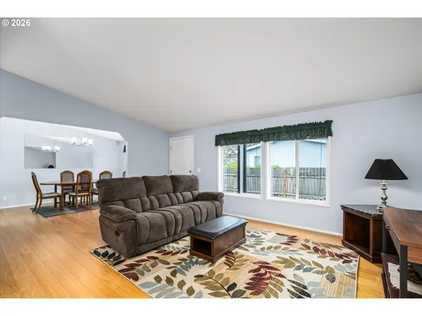 2569 MAIA LOOP, Springfield, OR 97477