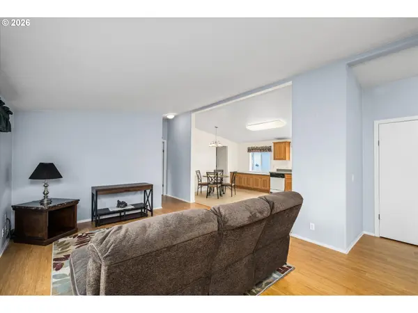 2569 MAIA LOOP, Springfield, OR 97477