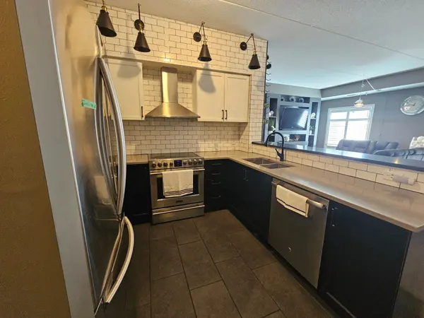 308 Watson Pkwy N #102, Guelph, ON N1E 0G7