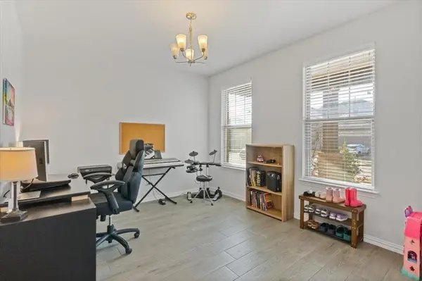 125 Kirwin Drive, Fort Worth, TX 76131