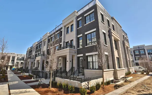 657 Cricklewood DR #502, Mississauga, ON L5G 0B8