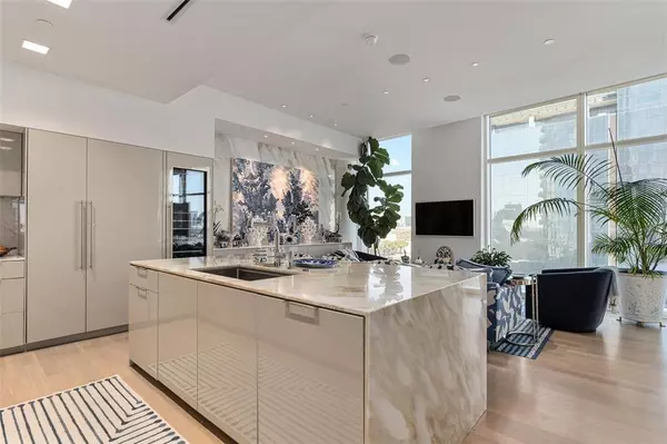 Dallas, TX 75201,1918 Olive Street #502