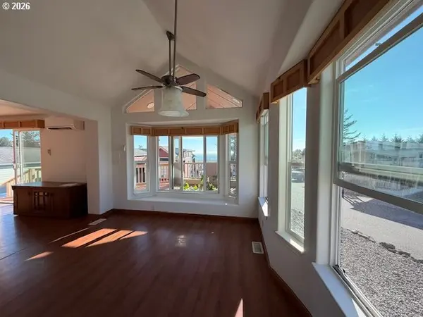 16252 TOLMAN LN #16, Brookings, OR 97415