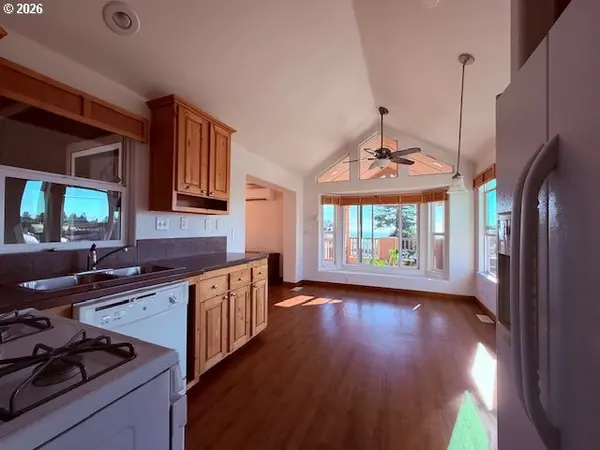 16252 TOLMAN LN #16, Brookings, OR 97415