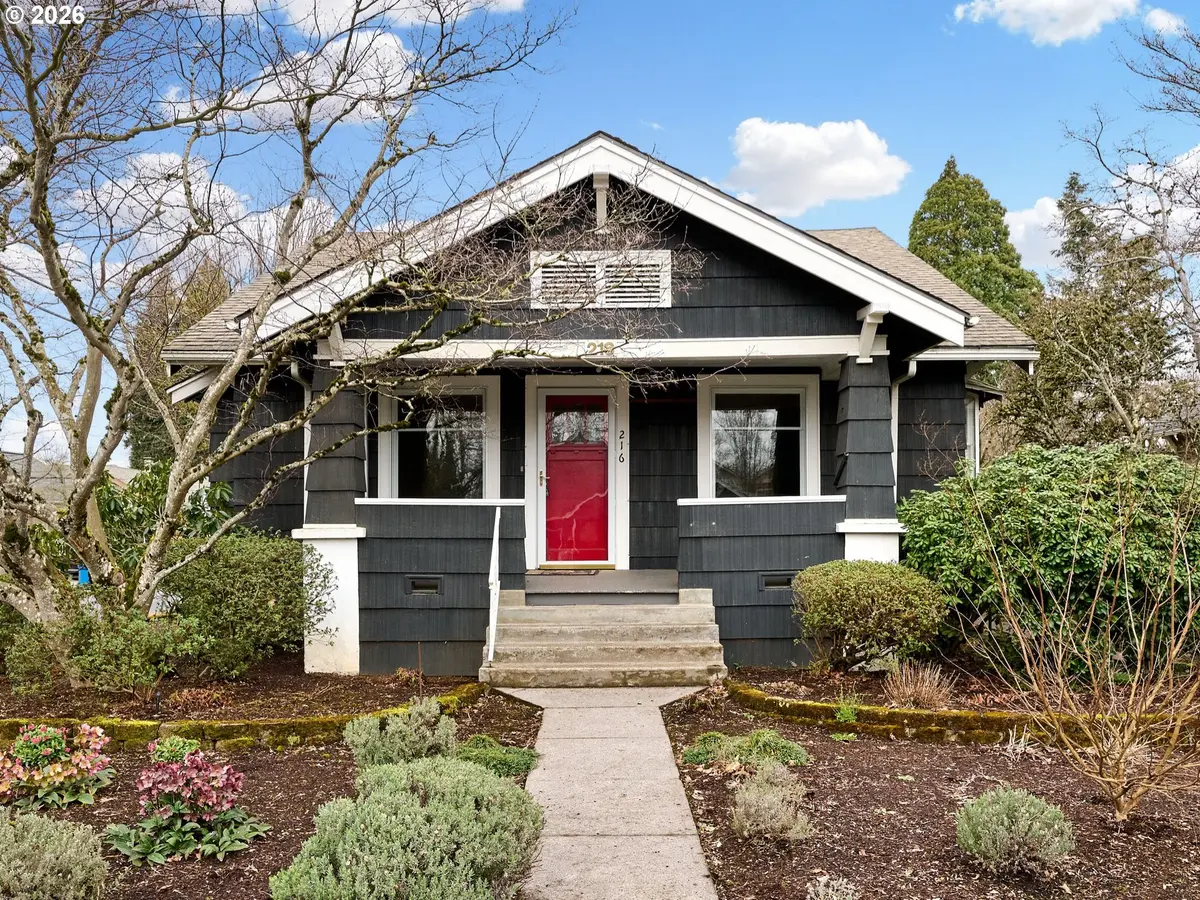 216 S JAMES ST, Silverton, OR 97381