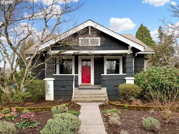 216 S JAMES ST, Silverton, OR 97381