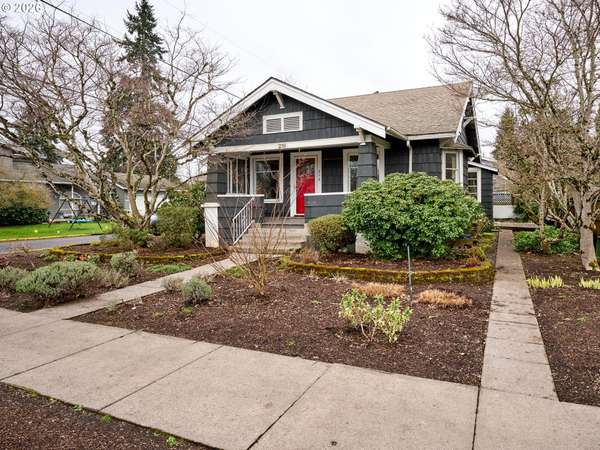 216 S JAMES ST, Silverton, OR 97381