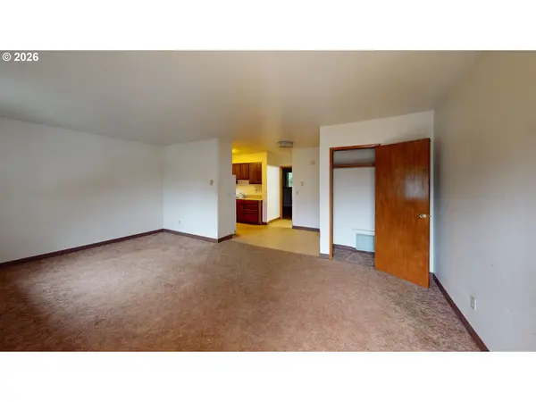 1910 SE STARK ST, Portland, OR 97214