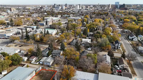 320 K AVENUE S, Saskatoon, SK S7M 2E1