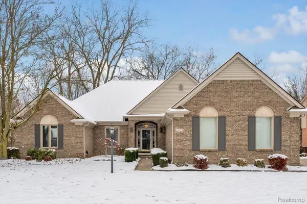 43855 Pinot Noir DR, Sterling Heights, MI 48314