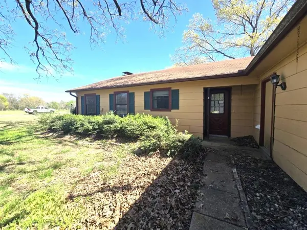 159 Rs County Road 3365, Emory, TX 75440