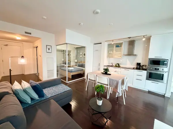 14 York ST #1501, Toronto C01, ON M5J 0B1