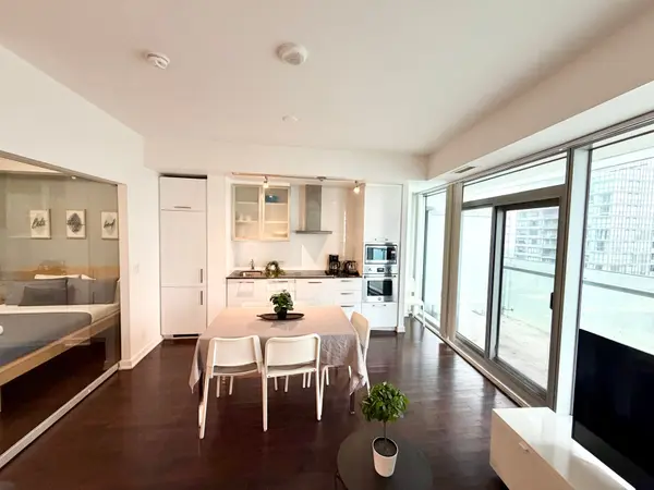 14 York ST #1501, Toronto C01, ON M5J 0B1