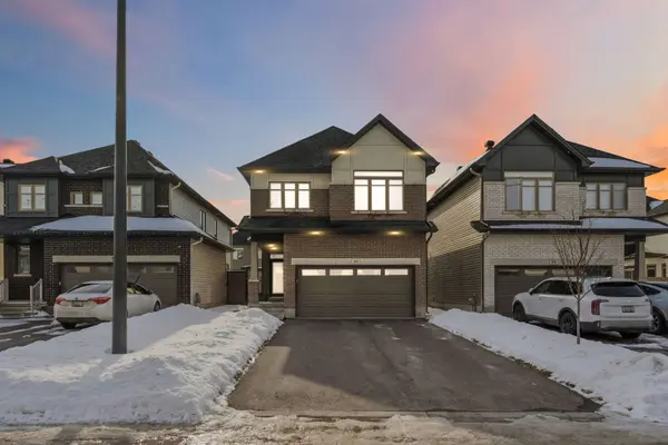 911 Duxbury LN, Blossom Park - Airport And Area, ON K4M 0M2