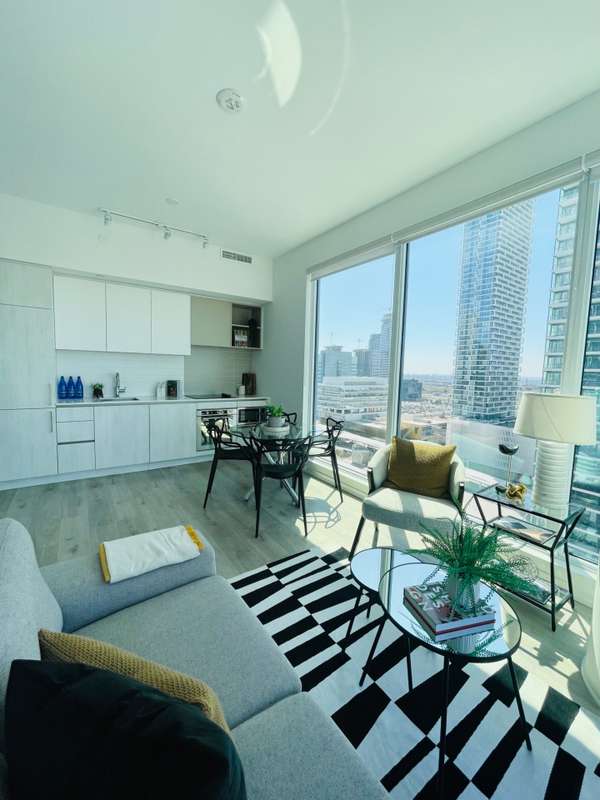 1000 Portage Pkwy #1711, Vaughan, ON L4K 0L1