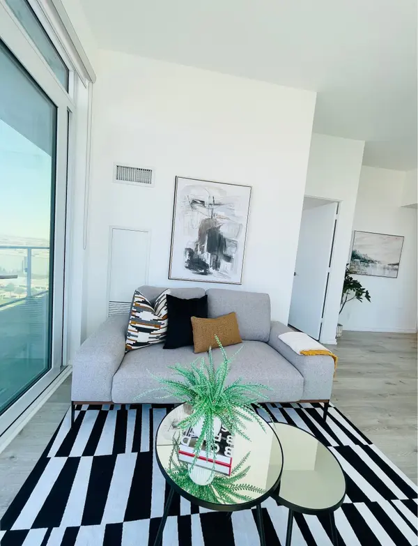 1000 Portage Pkwy #1711, Vaughan, ON L4K 0L1