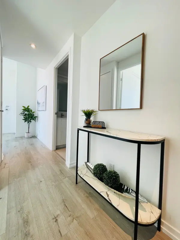 1000 Portage Pkwy #1711, Vaughan, ON L4K 0L1