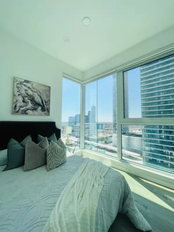 1000 Portage Pkwy #1711, Vaughan, ON L4K 0L1