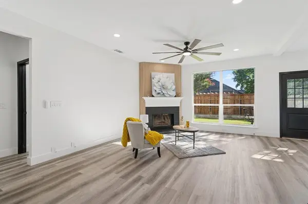 808 Lake Bridge Drive, Lake Dallas, TX 75065