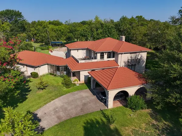 408 Rainey Street, Bonham, TX 75418