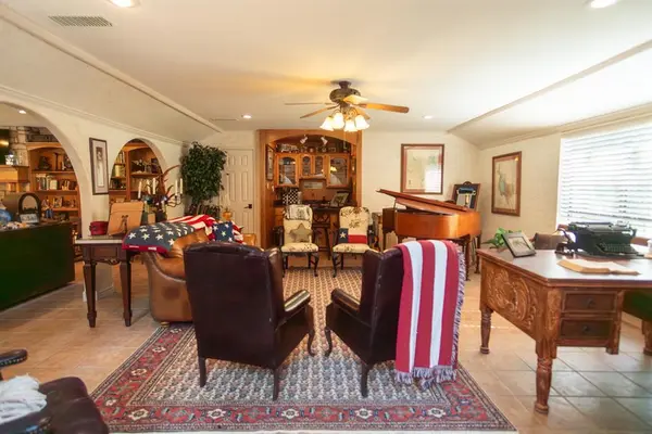 408 Rainey Street, Bonham, TX 75418