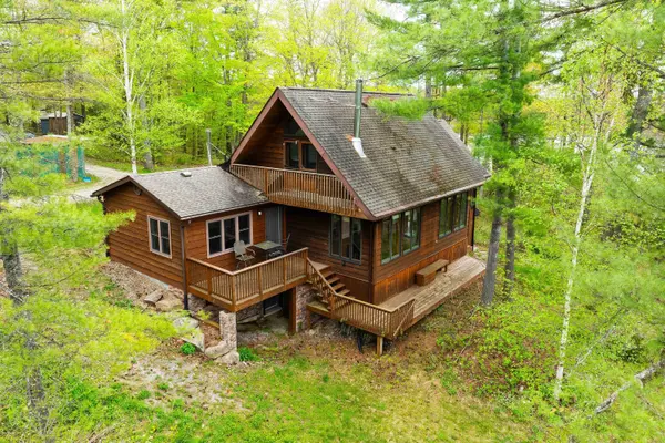 1074 Cooks RD, Gravenhurst, ON P1P 1R3