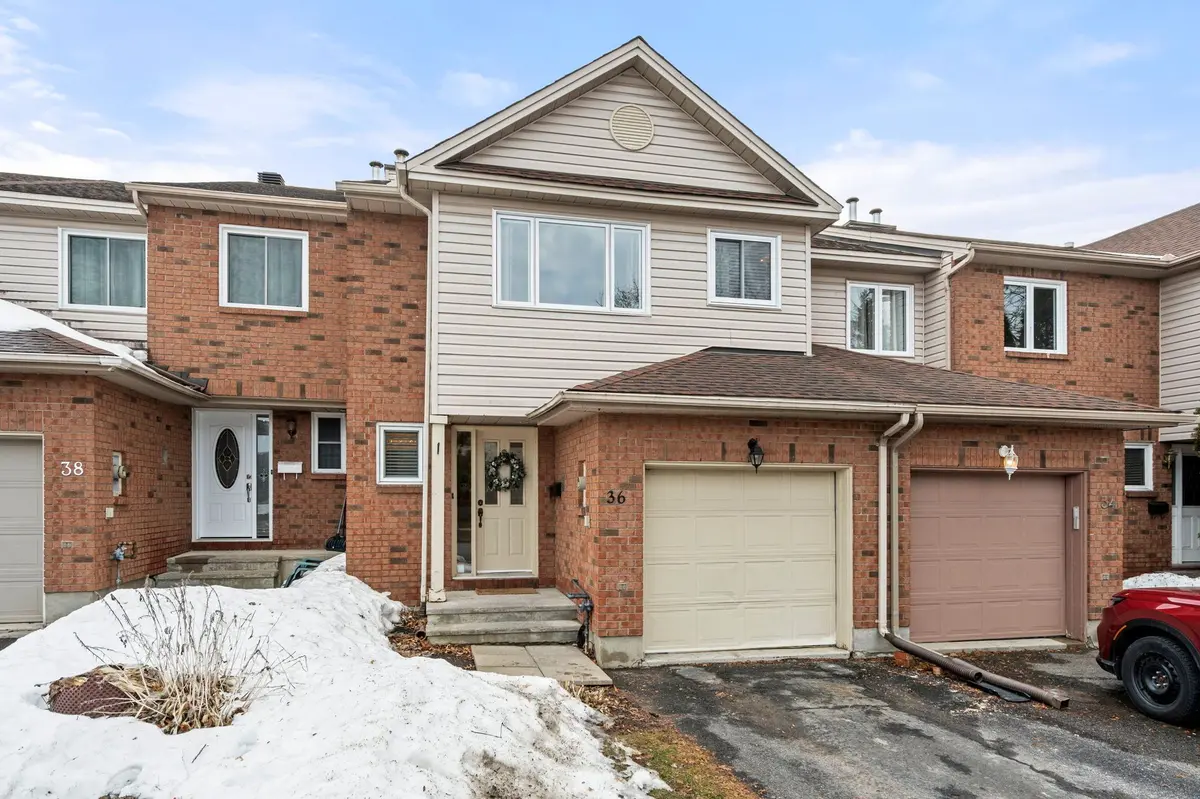 36 Cedarock DR, Kanata, ON K2M 2H6