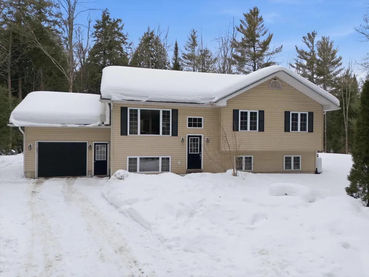 1017 CHURCH HILL RD, Bracebridge, ON P1L 1X1