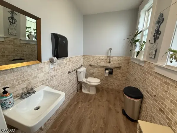 658 Allwood Rd, Clifton City, NJ 07012