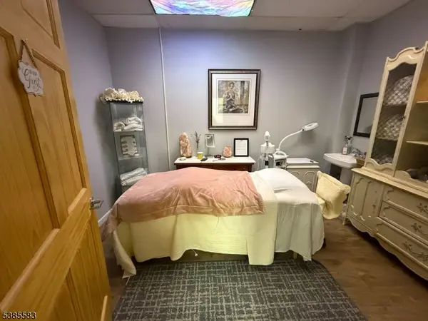 658 Allwood Rd, Clifton City, NJ 07012