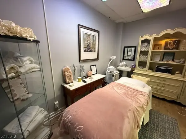 658 Allwood Rd, Clifton City, NJ 07012