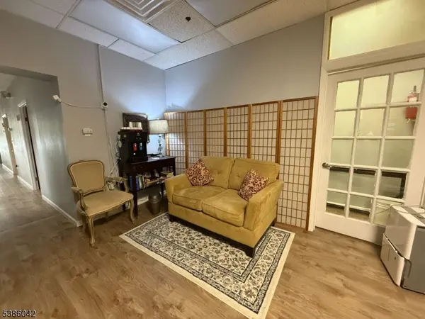 658 Allwood Rd, Clifton City, NJ 07012