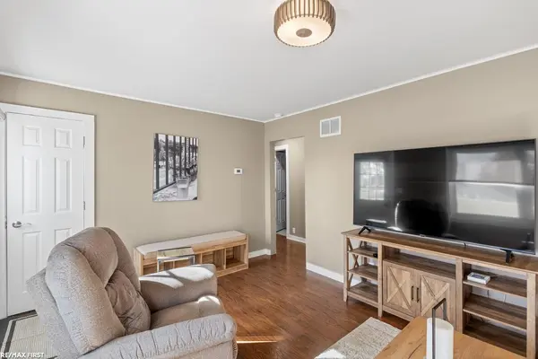 1060 S Kalamazoo AVE, Marshall, MI 49068