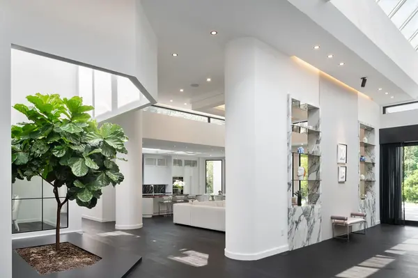 45 Park Lane CIR, Toronto C12, ON M3C 2N3