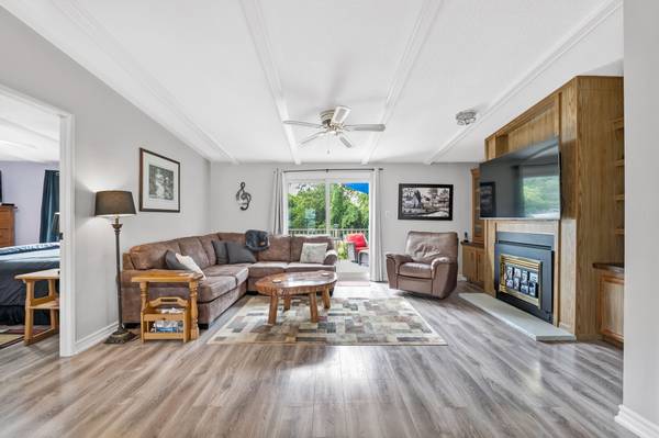 25 Juno CRES, Georgina, ON L0E 1R0