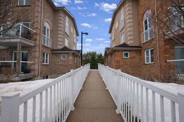 141 Sydenham Wells N/A #8, Barrie, ON L4M 0H3