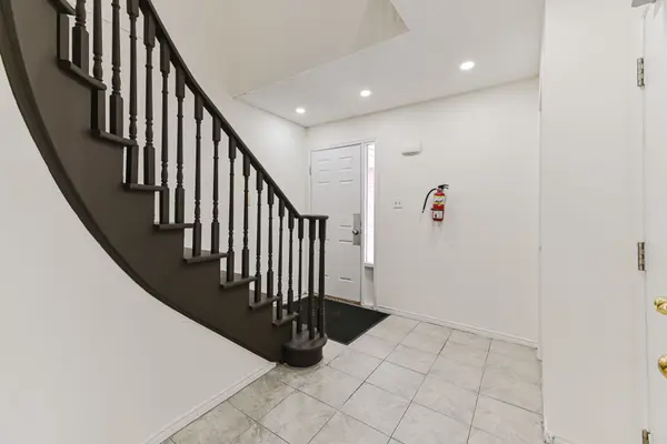 40 Blair CRES, Barrie, ON L4M 5Y6