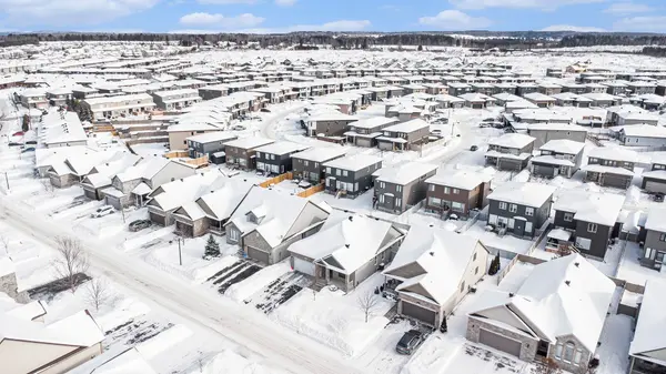 825 Platinum ST, Clarence-rockland, ON K4K 0J2