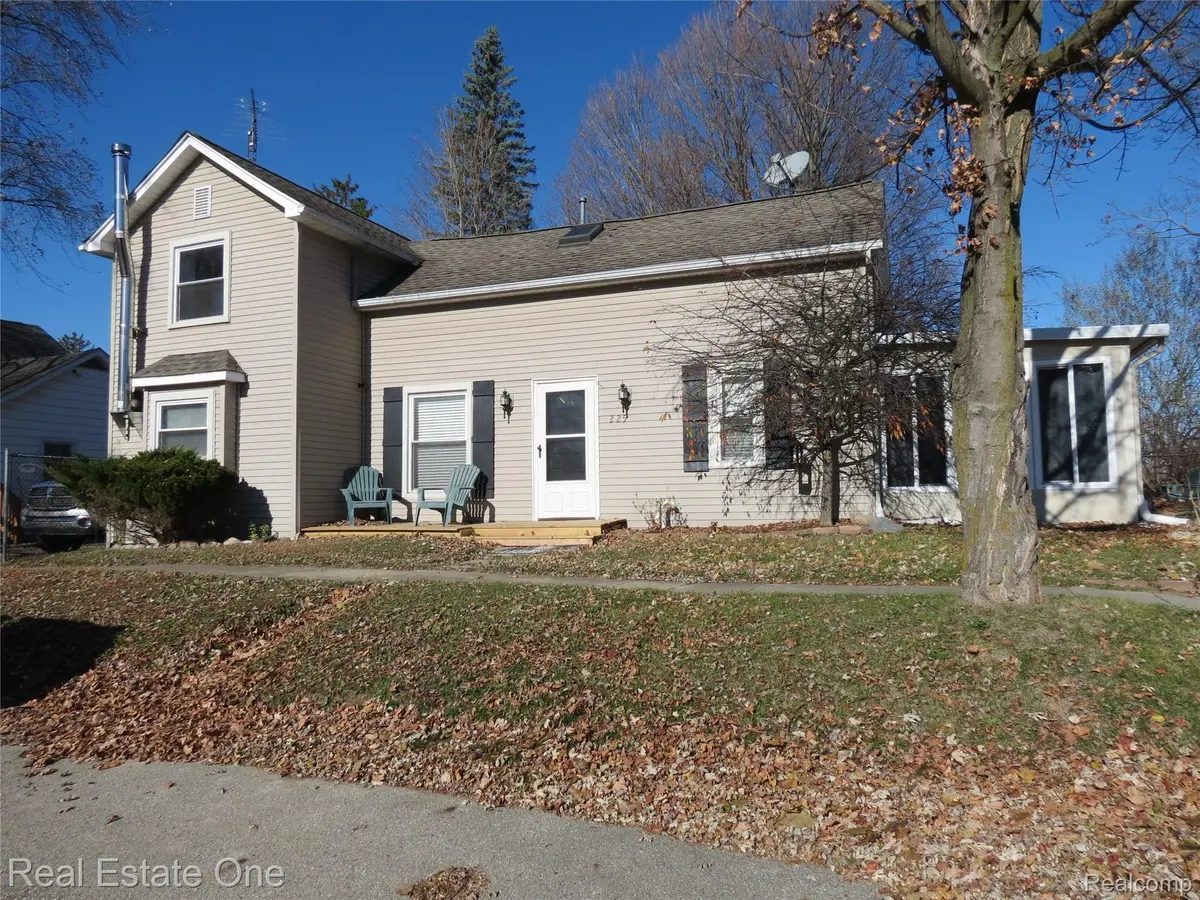 225 South ST, Fowlerville Village, MI 48836