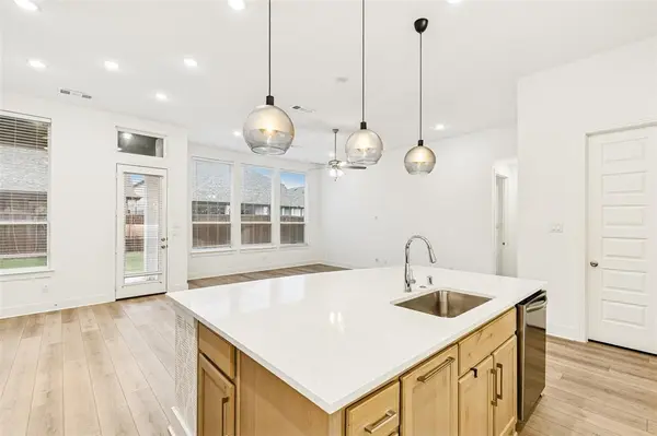 1144 Saddle Ridge Drive, Aubrey, TX 76227