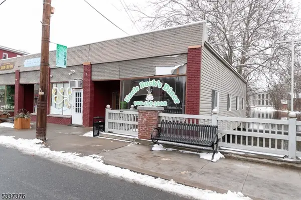 2 Market St, Belvidere Twp., NJ 07823