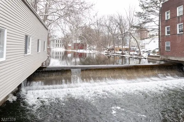 2 Market St, Belvidere Twp., NJ 07823