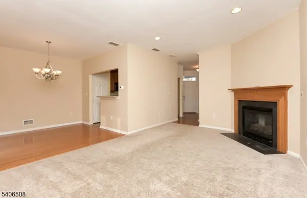 14 Scarlet Oak Dr, Montgomery Twp., NJ 08540